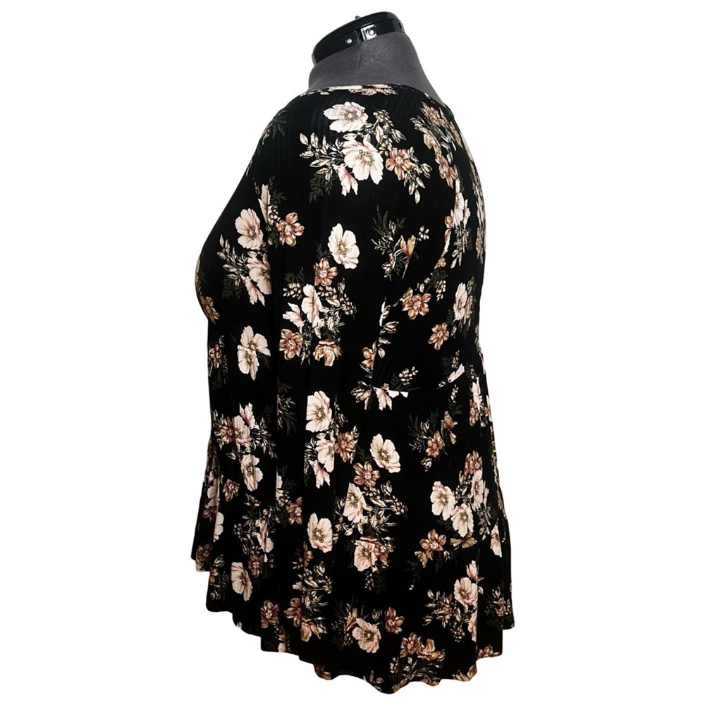 Torrid Ribbed Scoop Neck Shirred Tiered Babydoll Top (Size 2) - Picture 2 of 7